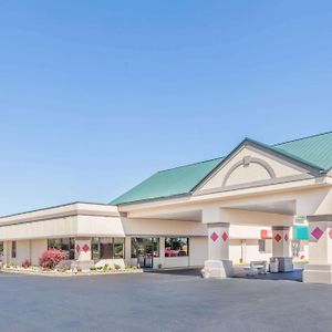 Ramada By Wyndham Grayling Hotel & Conference Center